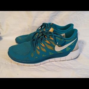 Women's Nike Free 5.0 Running/Cross-Training Sneaker Shoes (Green/Blue) Size 8